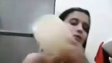 Pakistani bathing leaks video