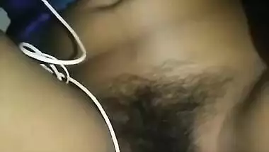 Bengoli bhabi ki chut me gaajar ghusayi ja rhi h pati k dwara