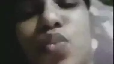 Horny Desi Aunty Exposing Big Boobs In Shower