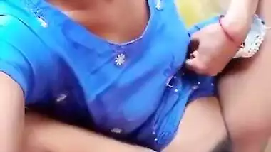 Today Exclusive- Desi Bhabhi Record Her Fingerring Clip For Lover