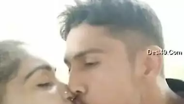 Desi slut loves the way macho man shoves tongue in her XXX mouth