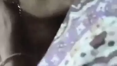 Newly married couple kissing and wife blowjob viral MMS