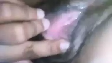 Chubby Indian village XXX girl plays with her pink pussy on selfie cam MMS