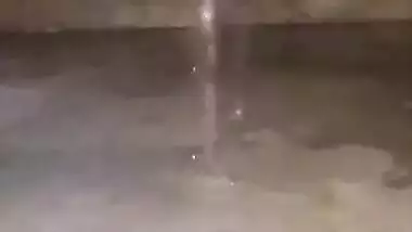 Desi aunty pissing