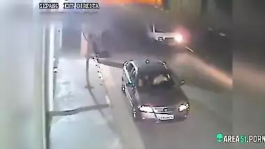 Risky and quick Indian sex on road in the center Mumbai, caught on cam