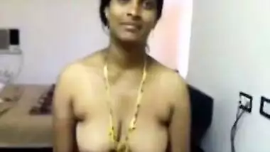 Telugu Wife Showing Saggy Boobs And Hot Ass