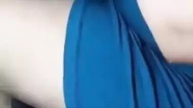 Driver manages to touch Indian passenger's pussy and tits during riding