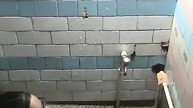 Chubby MILF bathing caught by neighbor viral MMS