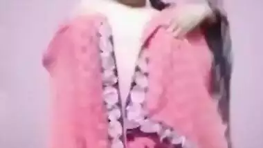 Home Made indian XXX sex! Desi sexy village bhabi show her hot boobs