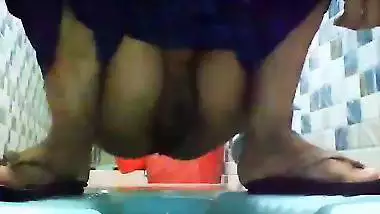 Bangladeshi Bhabi Peeing & Washing Sweet Pussy