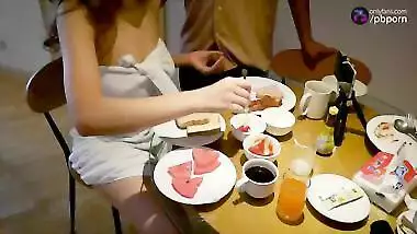Morning Sex - Naughty Girlfriend Needs Cum Before Breakfast Every Day - Yokiebearz จะกิuข้าวก่อu Nรือเย้กกัuก่อuดี