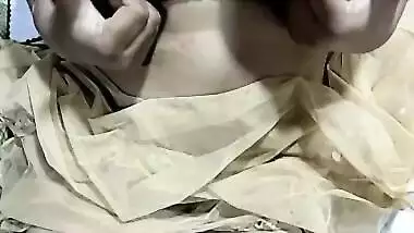 Indian Stepmom Call Pe Nangi Hoke Bade Boobs Dabati Hui. Indian Big Boobs Call Sex