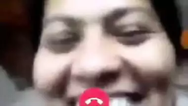 Nasty indian woman reveals saggy boobs for some nude porn chatting