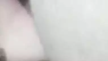 Man penetrates Desi MILF's shaved snatch with his XXX tool in MMS video