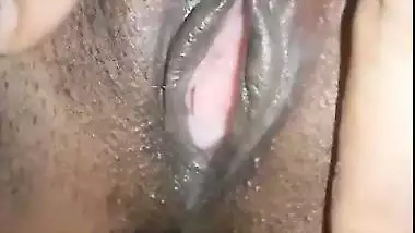 Chubby girl records her nude MMS to send to her fiance