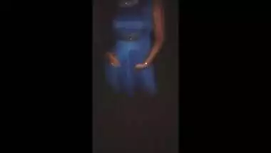 Desi aunty showing her pussy