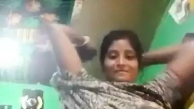 Desi Bhabhi shows boobs on video call