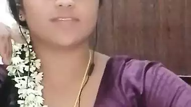 Telugu Chamet girl shows big laddoos on live chat