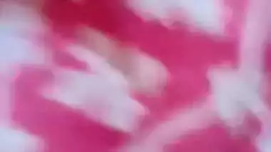 Bangladeshi girl in pink saree shows off her Desi XXX pussy on cam