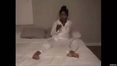 Exclusive- Sexy Nri Girl Draming How She Fucked With Lover And Make Horny