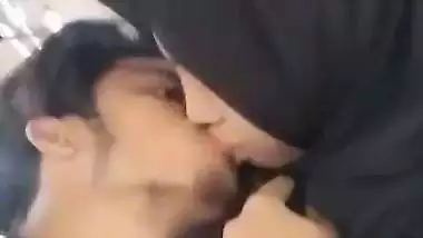 Hijab Bengali boob sucking by lover in outdoor sex