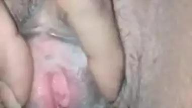 Hot hubby records and XXX fingers juicy twat of his fat Desi wife