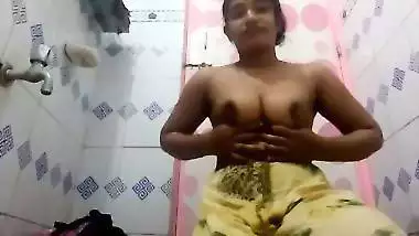 Desi bathroom striptease video