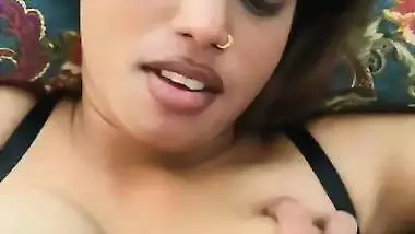 Hot model gives an Indian blowjob to her lover