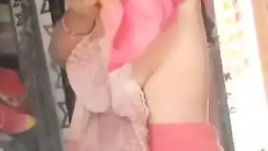 Bhabhi wearing blouse after bathing viral vlip