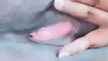 Naked Indian cutie wakes up and decides to record porn clip for BF