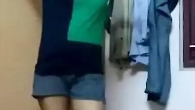 Likable XXX Indian girl knows that her body is sexy and easily shows it