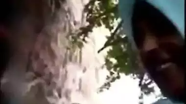 Skinny Indian gal caught riding lover's dick outdoor in Desi mms clip