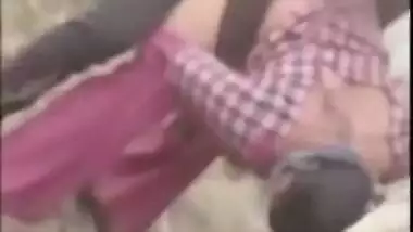 Desi aunty fucking in the outdoor - her got caught and made mms porn