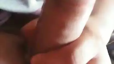 Gf giving a blowjob while listening to Hindi music