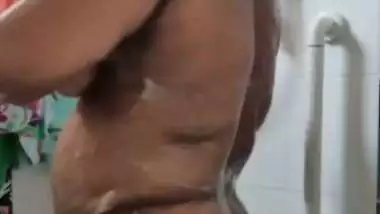 BBW Indian MILF taking nude bath video shared online