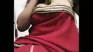 Chesty Desi diva in sari shows natural XXX melons in solo sex clip