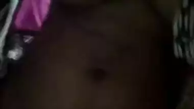 Amateur Desi whore makes XXX video to tease with extra-hairy cunt