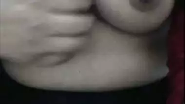 Beautiful Chamet cam girl nude round boobs showing