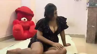 Desi Hot Babe Oasi Das Watching Porn And Fingering Pussy Part 1