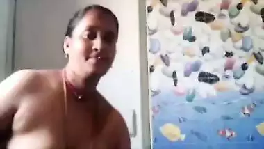 Big ass South Indian aunty stripping saree viral nude