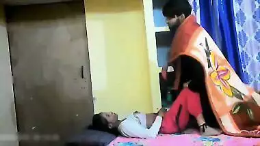 Horny Junior Accidentally gets into OYO Room with her Senior