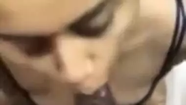 A Desi Wife Give a Awesome Blowjob on Husband's Co-worker Friend in Hotel