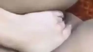 A horny girl gives a mindblowing blowjob in a desi sex video