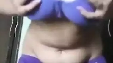 Great sex video of Desi model who loves to touch her hairy XXX muff