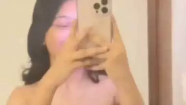 Mallu girl in saree and in topless viral video making