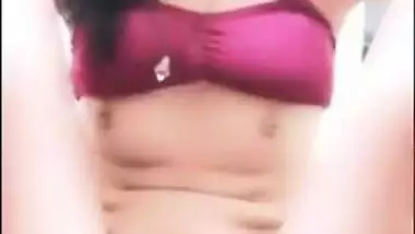 Desi whore in red top and panties broadcasts solo XXX show close-up