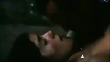 What is the actress's name and which vid