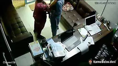 Muslim shop owner fucks his servant in Pakistani sex video